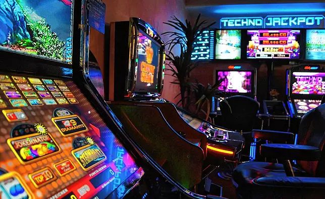 پاکستان میں CASINO Empire کا آن لائن کیسینو سیکشن کھولیں۔